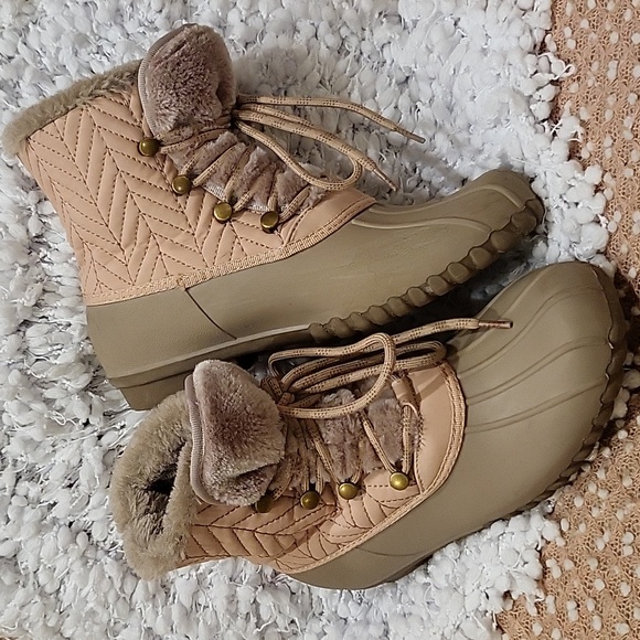 BareTraps Shoes - Baretrap Duck Boots